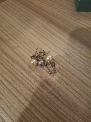 Pendientes de acero con perlas