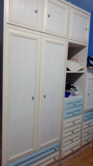 Armario juvenil blanco y azul