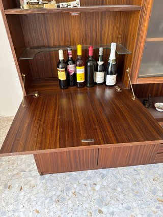 Mueble de comedor y sillas a juego