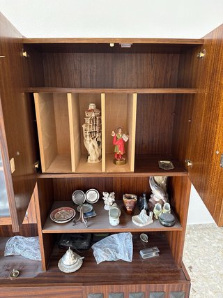 Mueble de comedor y sillas a juego