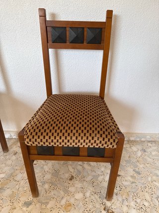 Mueble de comedor y sillas a juego