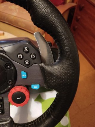 Volante Logitech G29 (sin pedales)