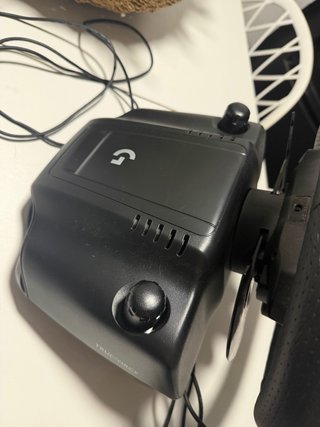 Volante Logitech con palanca de cambios