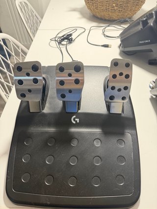 Volante Logitech con palanca de cambios
