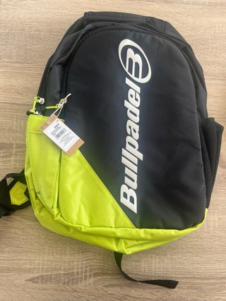 Mochila Bullpadel y Pala Siux Astra Go Hybrid 2026
