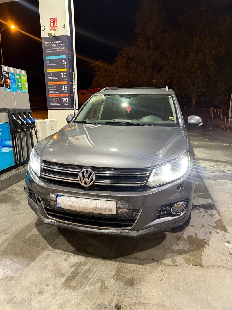 Volkswagen Tiguan 2012 - foto 1