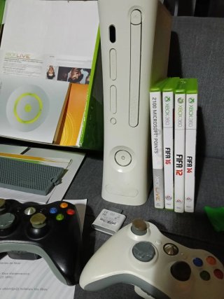 Xbox 360 Arcade + 2 mandos + lote juegos