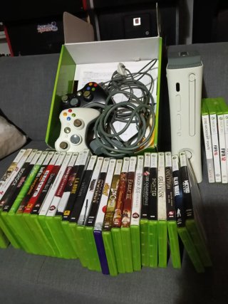 Xbox 360 Arcade + 2 mandos + lote juegos
