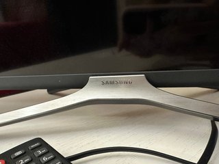 Televisor Samsung Negro y Plateado