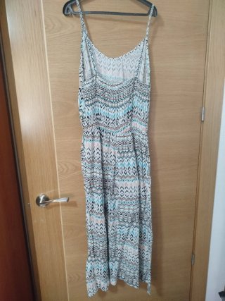 Vestido étnico solidario