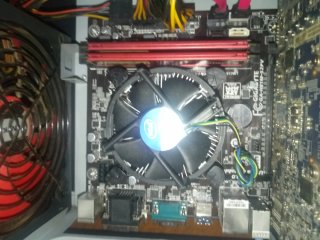 Torre de ordenador Gigabyte Negra