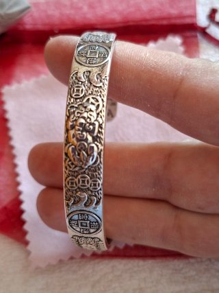 Pulsera brazalete con dragón y monedas