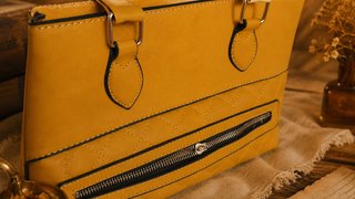 Bolso shopper mostaza acolchado grande