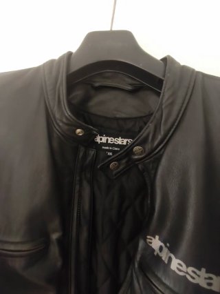 Chaqueta Cuero Alpinestars estilo cafe racer