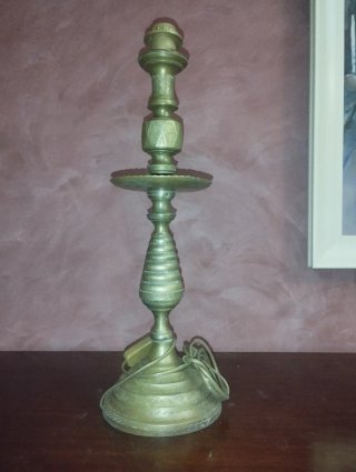 Candelabro antiguo de bronce