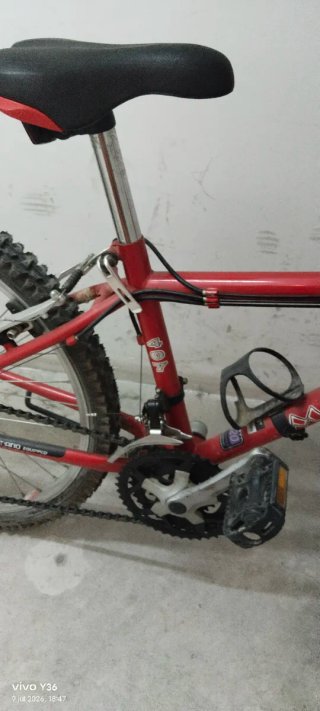 Bicicleta de montaña roja  Para niño