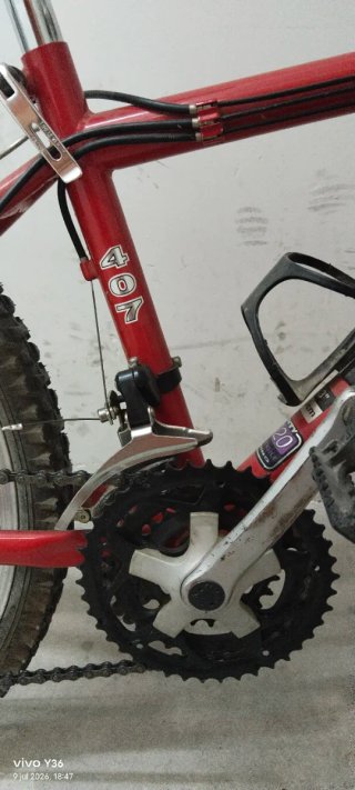 Bicicleta de montaña roja  Para niño