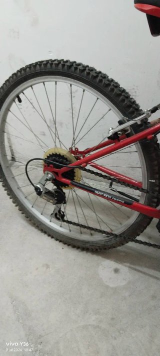 Bicicleta de montaña roja  Para niño