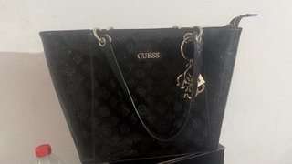 Bolso Guess Negro Charol