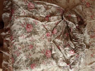Juego edredón con volantes y cortinas con cenefas