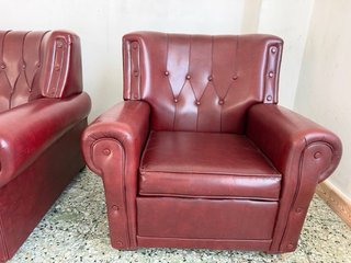Sofá cama con dos sillones de piel