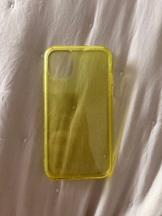 Custodia iPhone 11 Gialla Lucida di pullandbear