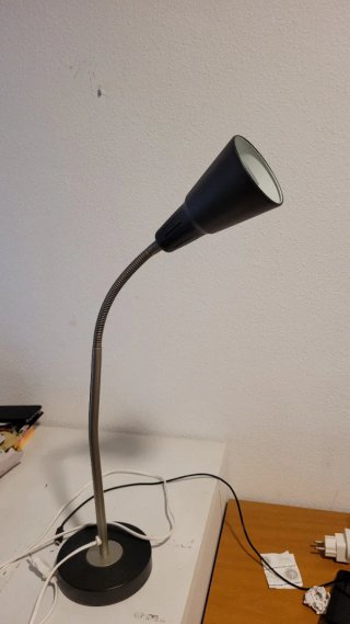 Lámpara Escritorio IKEA Negra y Plateada