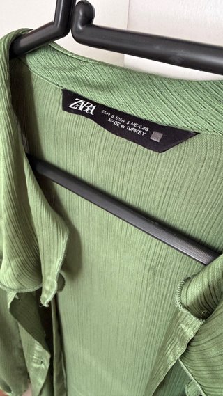 Camisa Zara verde manga larga lazo