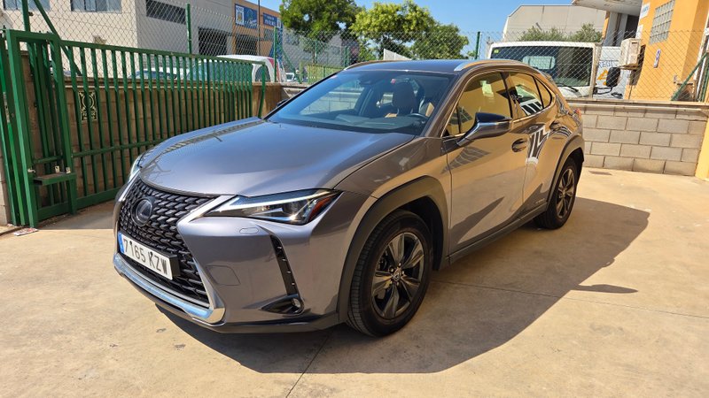 Lexus UX 2019 - foto 1