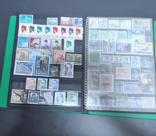 Álbum sellos de varios países (mas de 200 piezas)