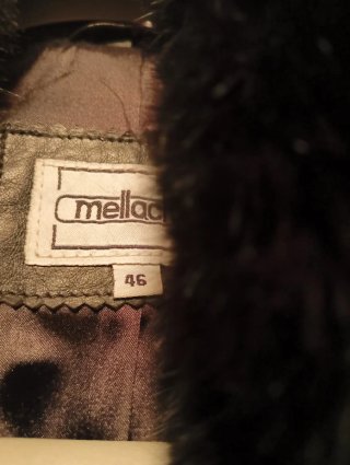 Abrigo de piel con cuello de pelo