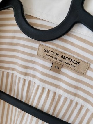 Camisa Sacoor Brothers riscas bege e branco