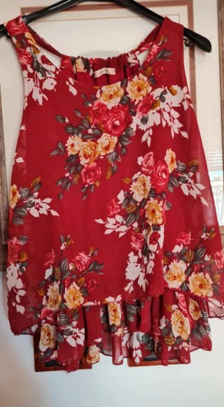 Top floreale con volant brand italiano Blugaya