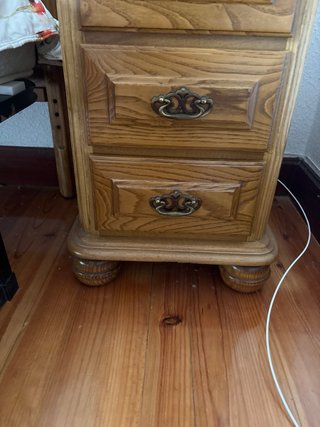 Cabeceros y mesillas de madera maciza