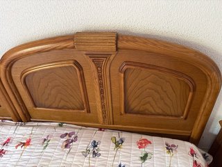 Cabeceros y mesillas de madera maciza