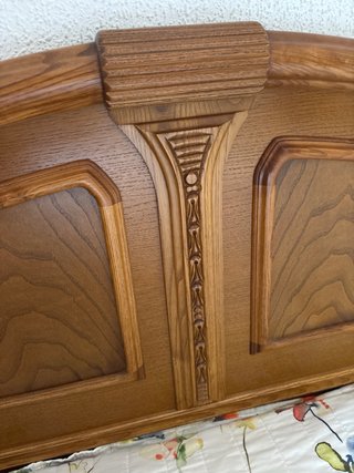 Cabeceros y mesillas de madera maciza