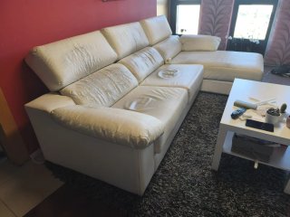 Sofá Chaise Longue blanco polipiel.