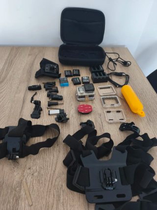 GoPro Hero 4 + Accesorios y Baterías