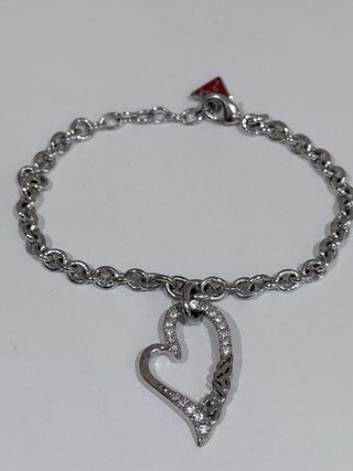 Pulsera Guess colgante de corazón