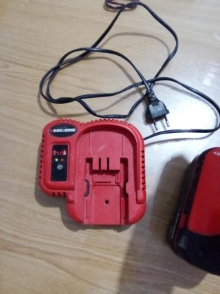 Taladro Black & Decker 18V con Cargador