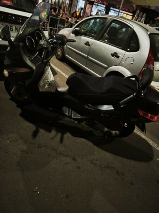 Maxi Scooter Negra