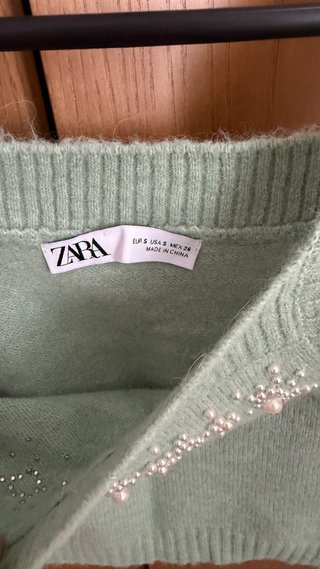 Top Zara verde con perlas