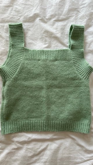 Top Zara verde con perlas