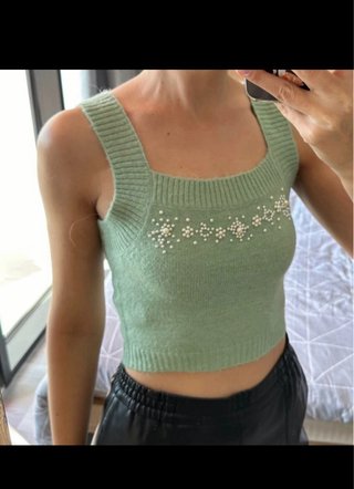 Top Zara verde con perlas