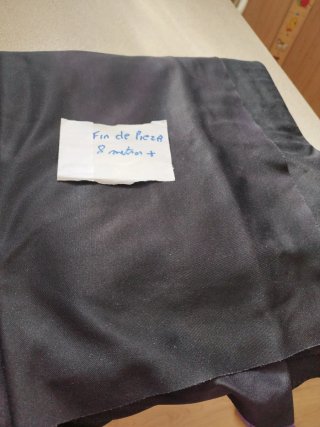 Retal de poliéster negro