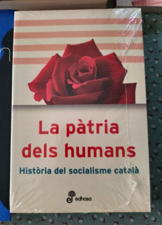 Libros sobre política y socialismo.