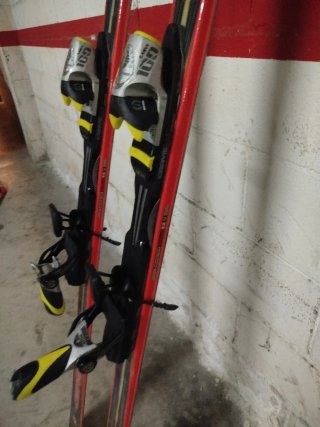 Esquís Dynastar con bastones
