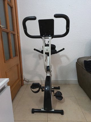 Bicicleta estática para entrenar en casa