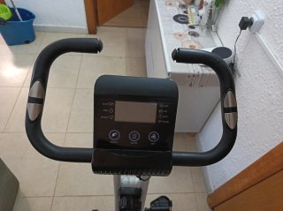 Bicicleta estática para entrenar en casa