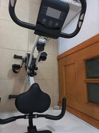 Bicicleta estática para entrenar en casa